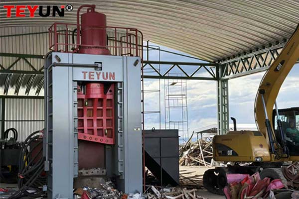Lựa chọn máy nghiền thủy tinh và chai phù hợp: Kỹ thuật dành cho tái chế khối lượng lớn